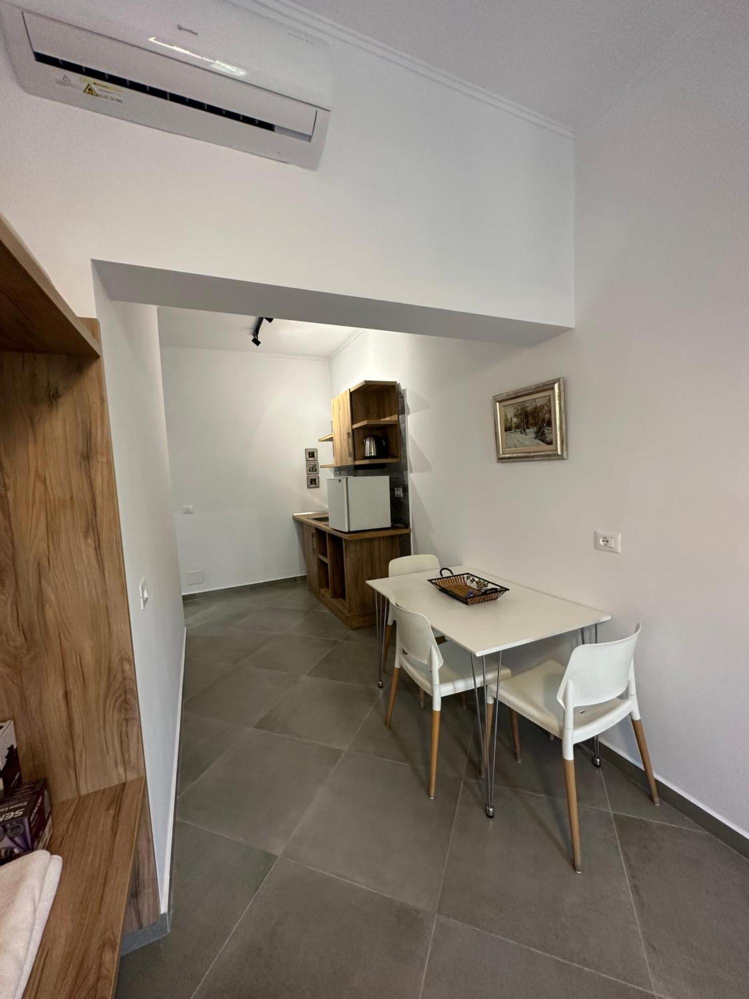 Central Comfort Suites Tirana Eksteriør billede