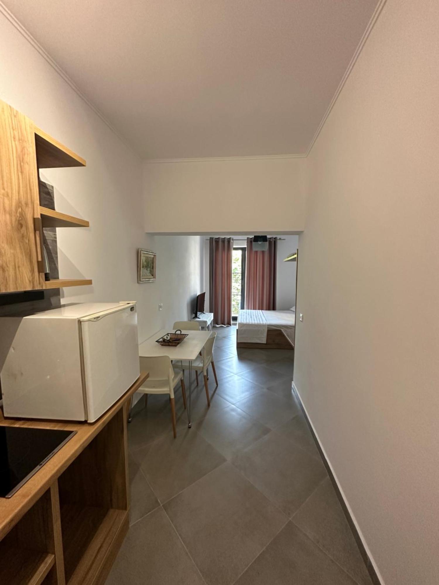 Central Comfort Suites Tirana Eksteriør billede