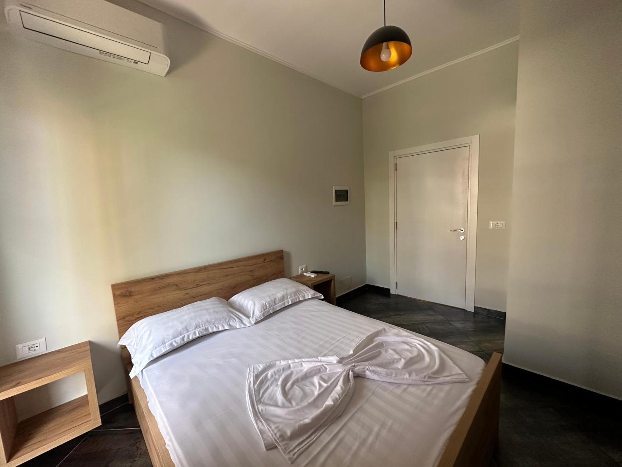 Central Comfort Suites Tirana Eksteriør billede