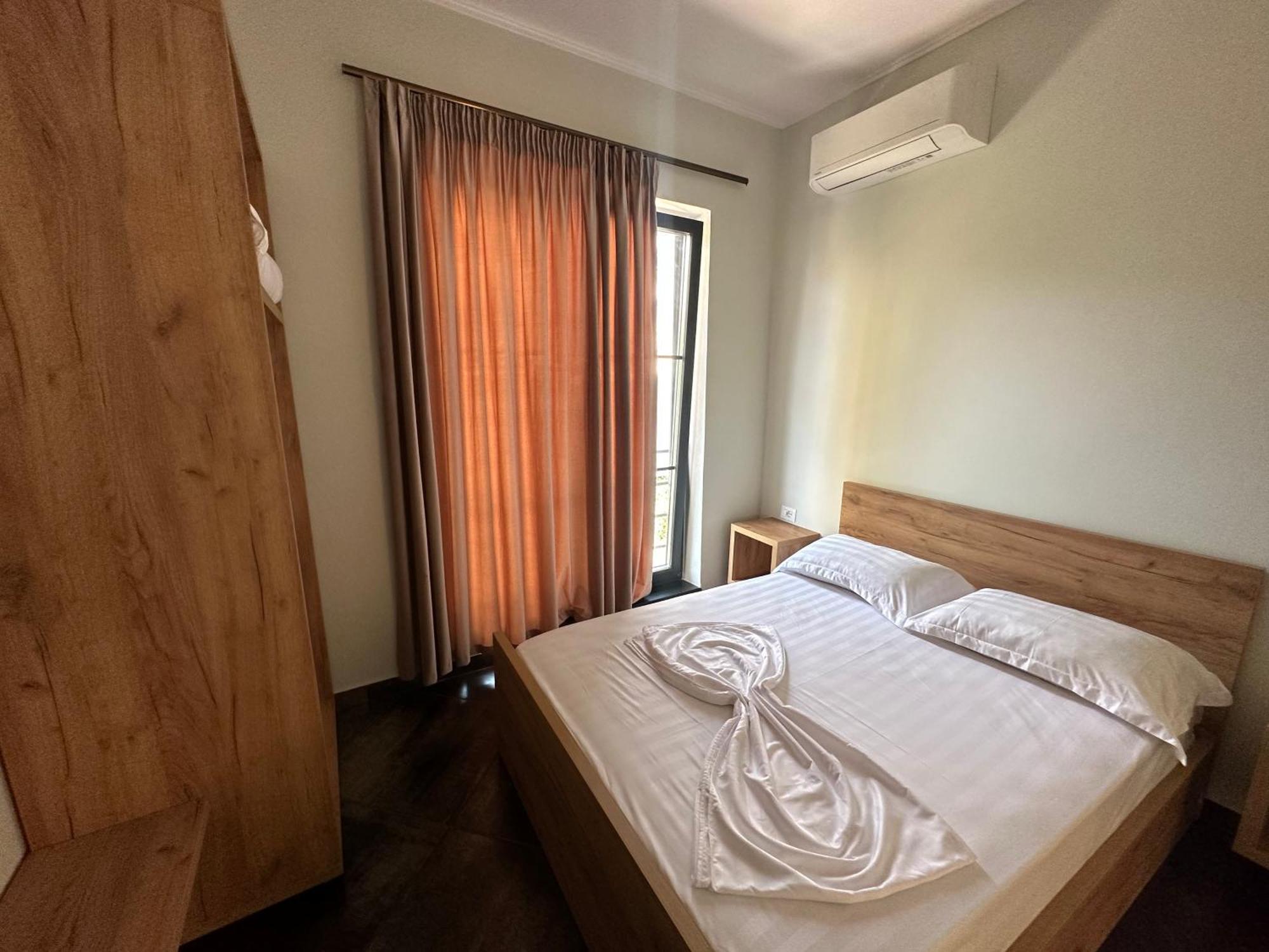 Central Comfort Suites Tirana Eksteriør billede
